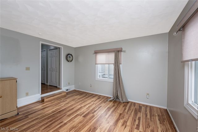 942 E Archwood Avenue, Akron, OH 44306