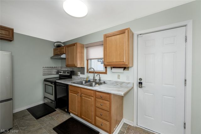 942 E Archwood Avenue, Akron, OH 44306