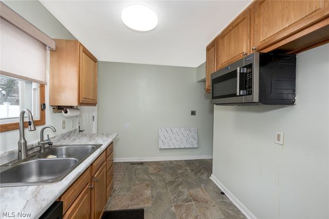 942 E Archwood Avenue, Akron, OH 44306