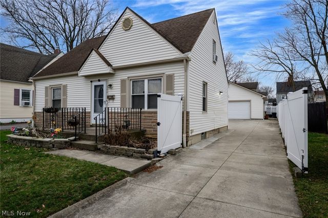 942 E Archwood Avenue, Akron, OH 44306