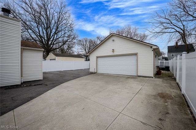 942 E Archwood Avenue, Akron, OH 44306