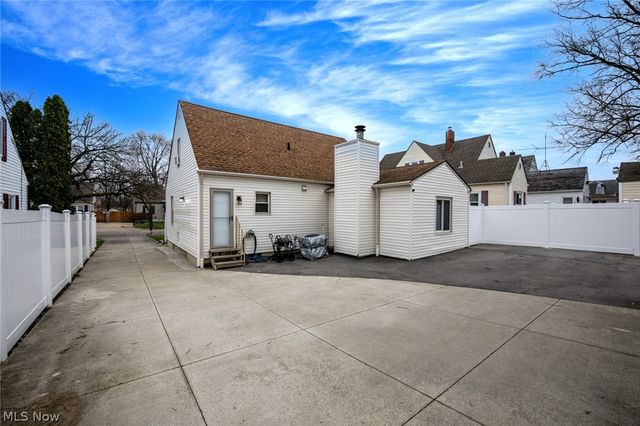 942 E Archwood Avenue, Akron, OH 44306