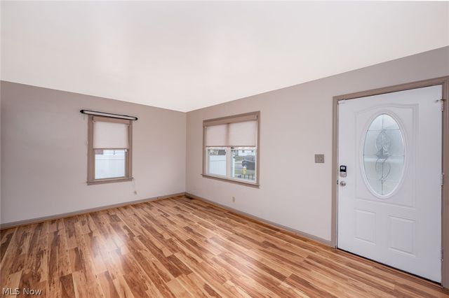 942 E Archwood Avenue, Akron, OH 44306