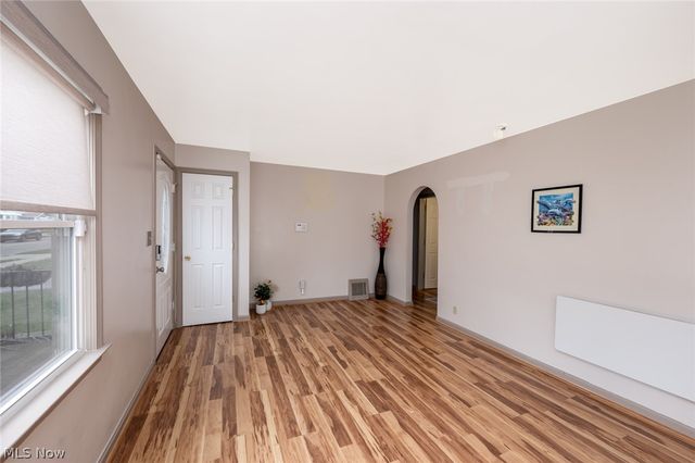 942 E Archwood Avenue, Akron, OH 44306