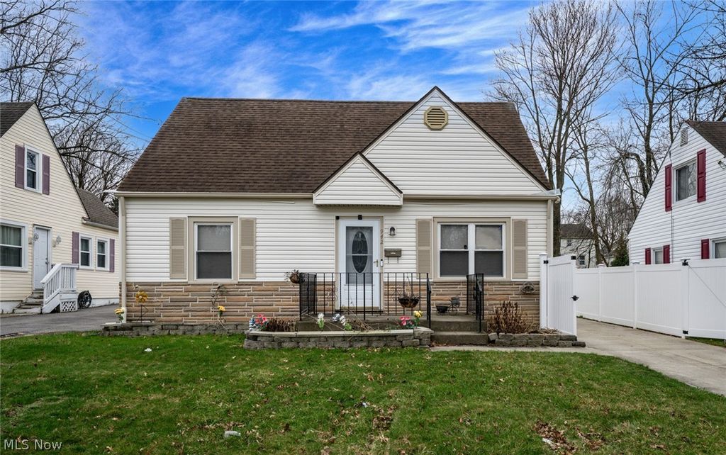 942 E Archwood Avenue, Akron, OH 44306