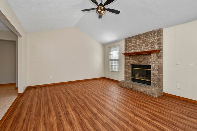 3206 E Lark Street, Springfield, MO 65804