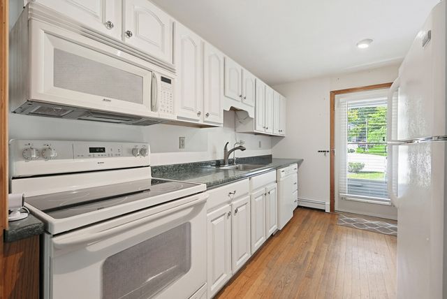 14 Terra Ln, Hudson, NH 03051