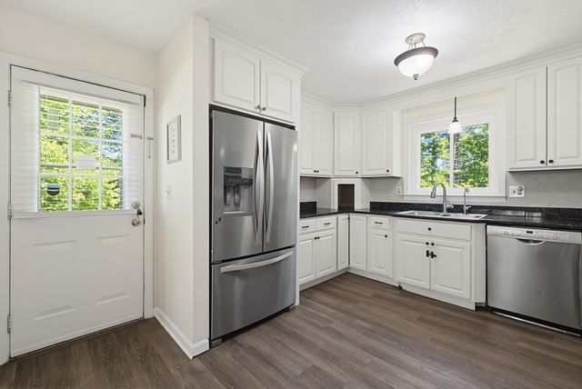14 Terra Ln, Hudson, NH 03051