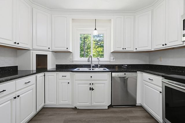 14 Terra Ln, Hudson, NH 03051