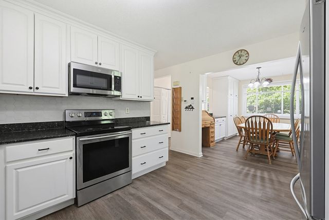 14 Terra Ln, Hudson, NH 03051