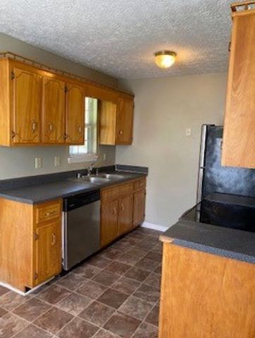 440 Pembroke Oak Grove Rd, Oak Grove, KY 42262