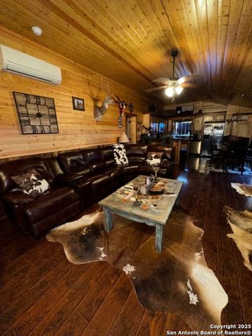 527 SD 74100, Rocksprings, TX 78880