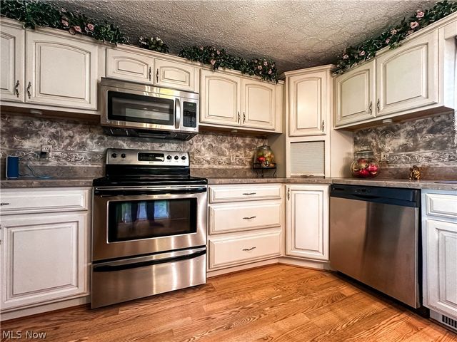 100 Blossom Lane, Niles, OH 44446