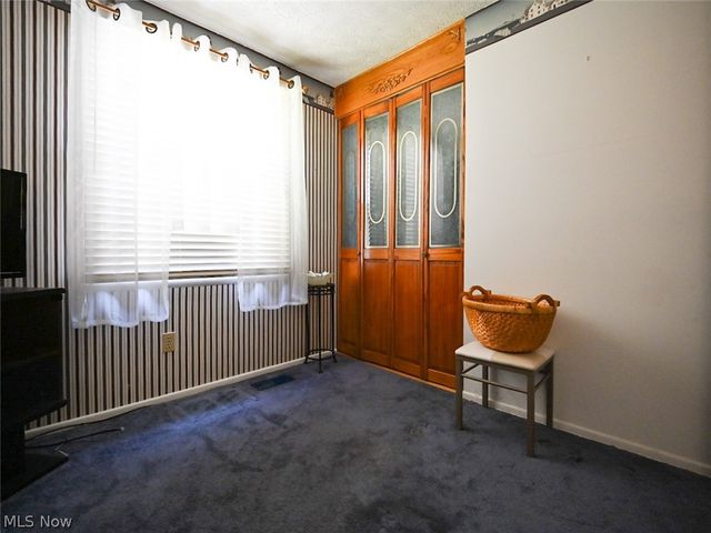100 Blossom Lane, Niles, OH 44446