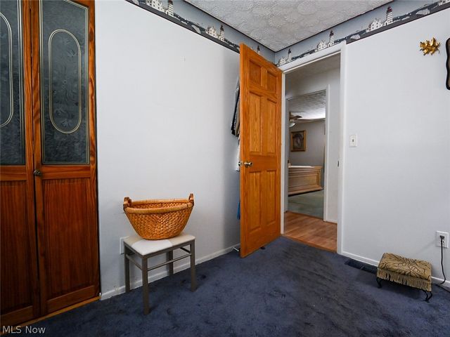 100 Blossom Lane, Niles, OH 44446