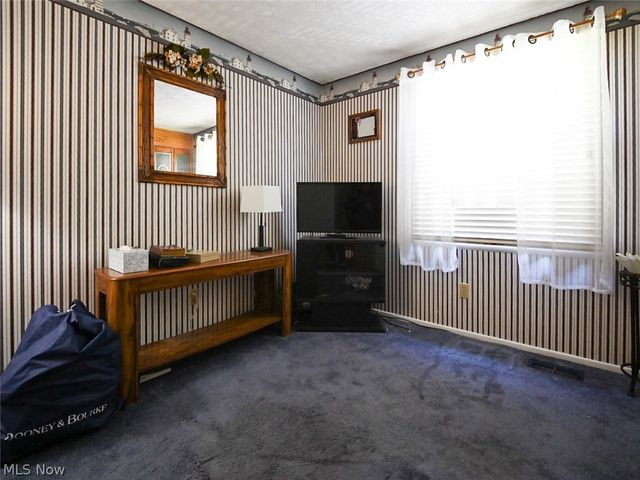 100 Blossom Lane, Niles, OH 44446