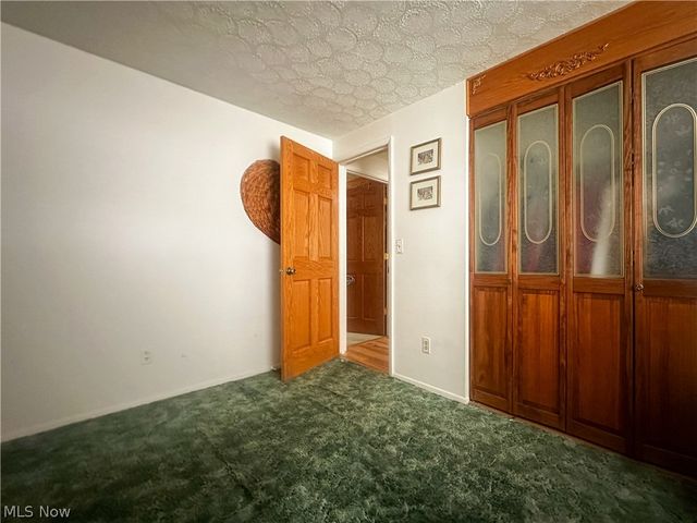 100 Blossom Lane, Niles, OH 44446