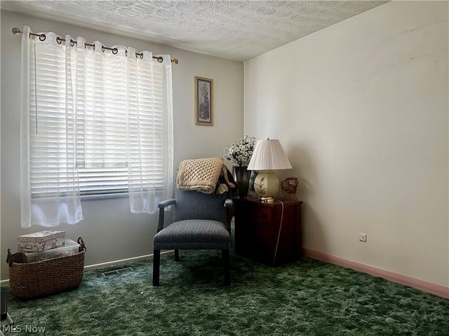 100 Blossom Lane, Niles, OH 44446