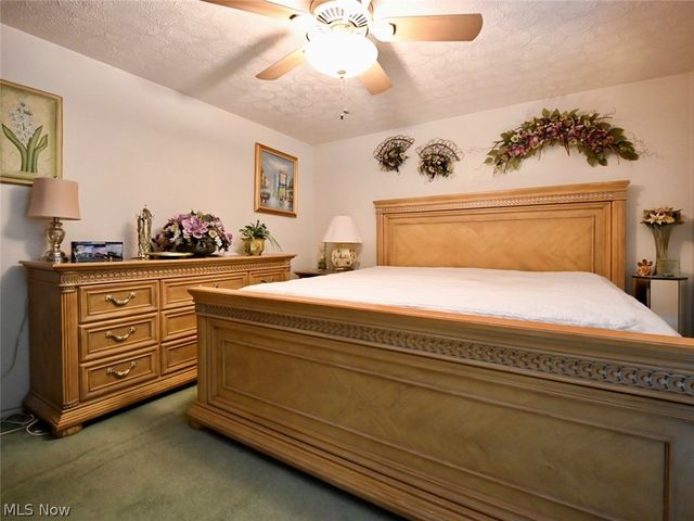 100 Blossom Lane, Niles, OH 44446