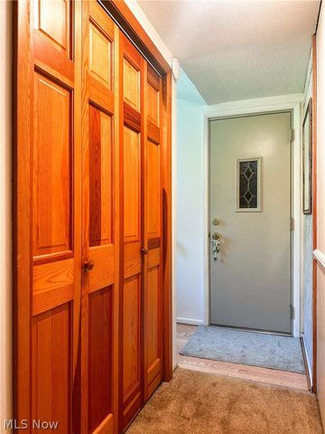 100 Blossom Lane, Niles, OH 44446