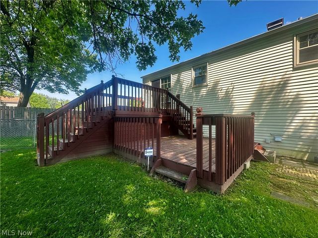 100 Blossom Lane, Niles, OH 44446