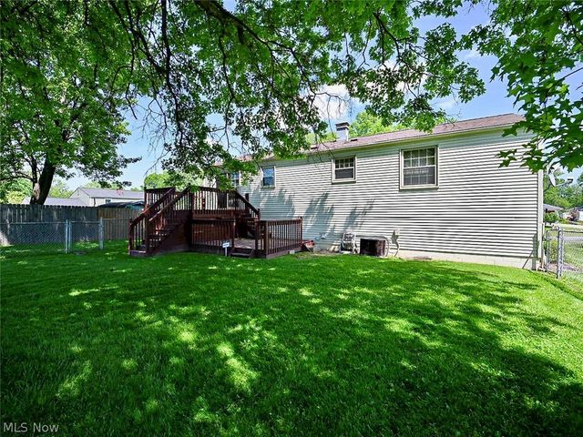 100 Blossom Lane, Niles, OH 44446