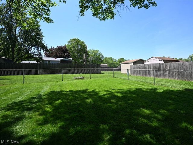 100 Blossom Lane, Niles, OH 44446