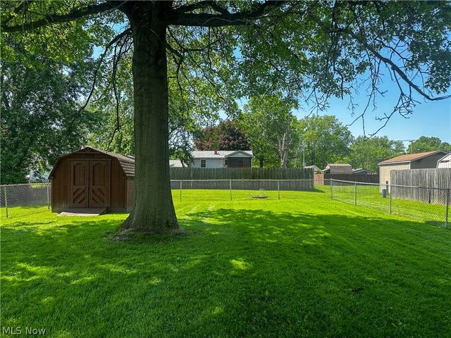100 Blossom Lane, Niles, OH 44446