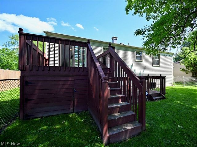 100 Blossom Lane, Niles, OH 44446