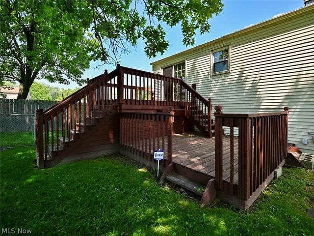 100 Blossom Lane, Niles, OH 44446