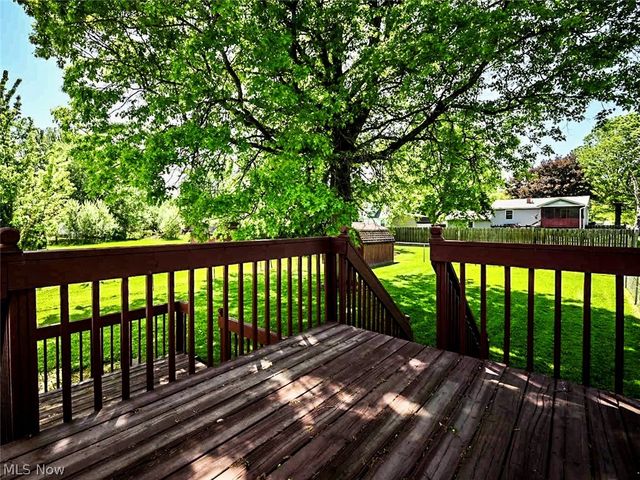 100 Blossom Lane, Niles, OH 44446