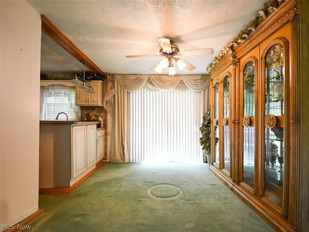 100 Blossom Lane, Niles, OH 44446
