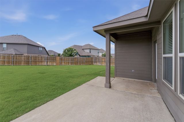 305 Evans Drive, Van Alstyne, TX 75495