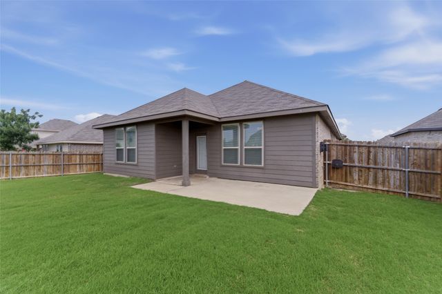 305 Evans Drive, Van Alstyne, TX 75495