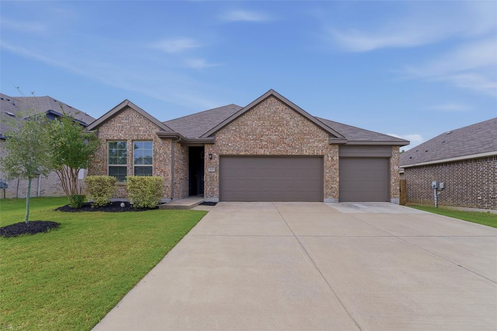 305 Evans Drive, Van Alstyne, TX 75495