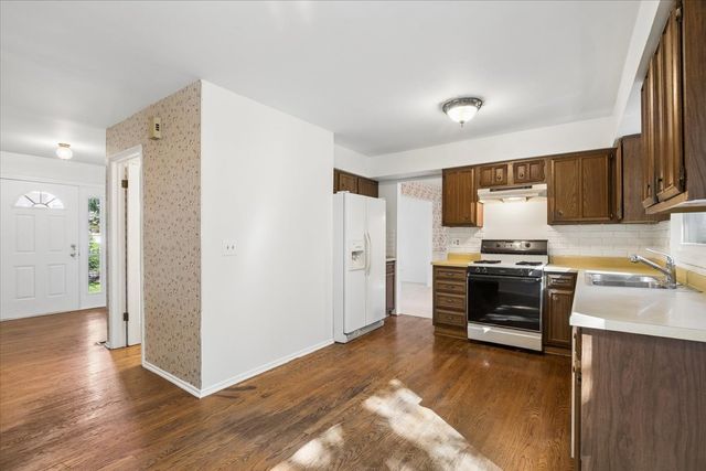 5 Malvern Lane, Vernon Hills, IL 60061