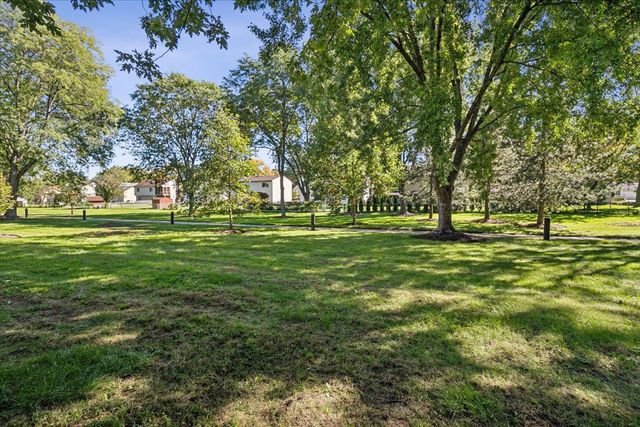 5 Malvern Lane, Vernon Hills, IL 60061