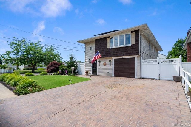 169 Wyona Avenue, Lindenhurst, NY 11757