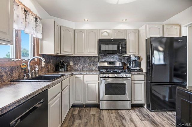 169 Wyona Avenue, Lindenhurst, NY 11757