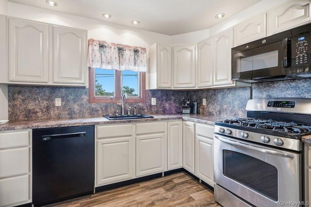 169 Wyona Avenue, Lindenhurst, NY 11757