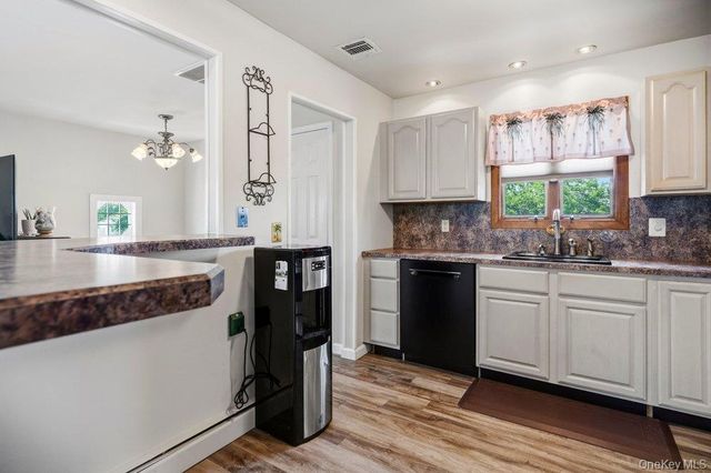 169 Wyona Avenue, Lindenhurst, NY 11757