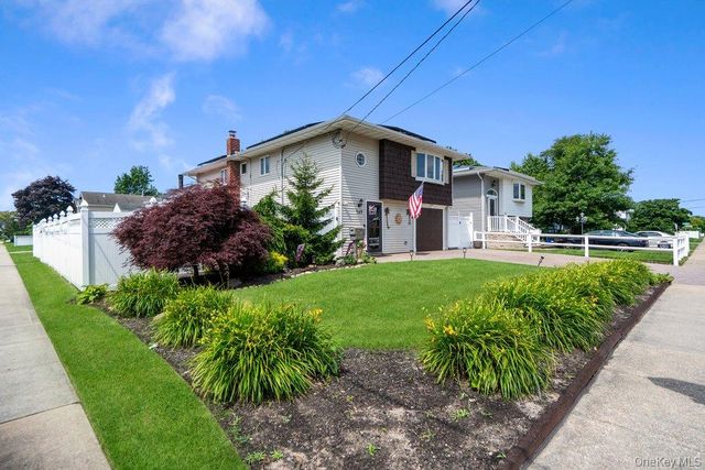 169 Wyona Avenue, Lindenhurst, NY 11757