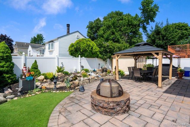 169 Wyona Avenue, Lindenhurst, NY 11757
