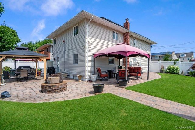 169 Wyona Avenue, Lindenhurst, NY 11757