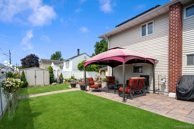 169 Wyona Avenue, Lindenhurst, NY 11757