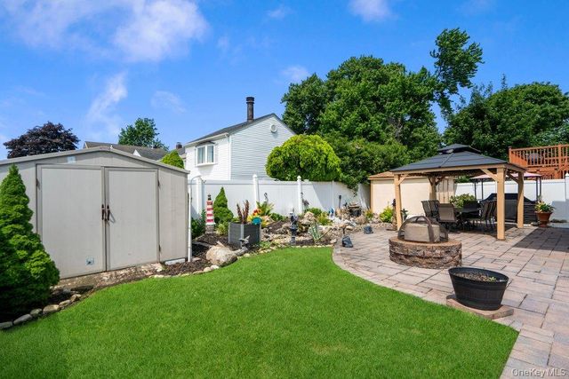 169 Wyona Avenue, Lindenhurst, NY 11757