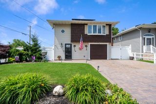 169 Wyona Avenue, Lindenhurst, NY 11757