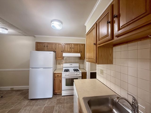 70 Tremont Street 2R, Braintree, MA 02184