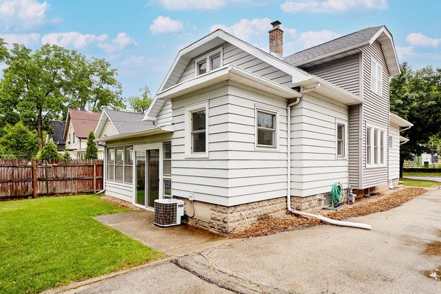 416 Oakland AVENUE, Waukesha, WI 53186