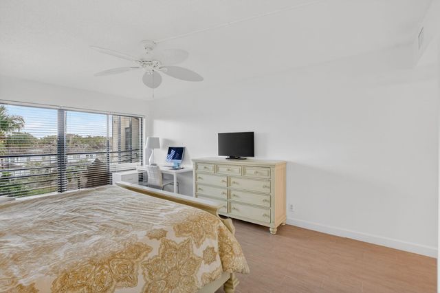 5851 Camino Del Sol Apt 402, Boca Raton, FL 33433